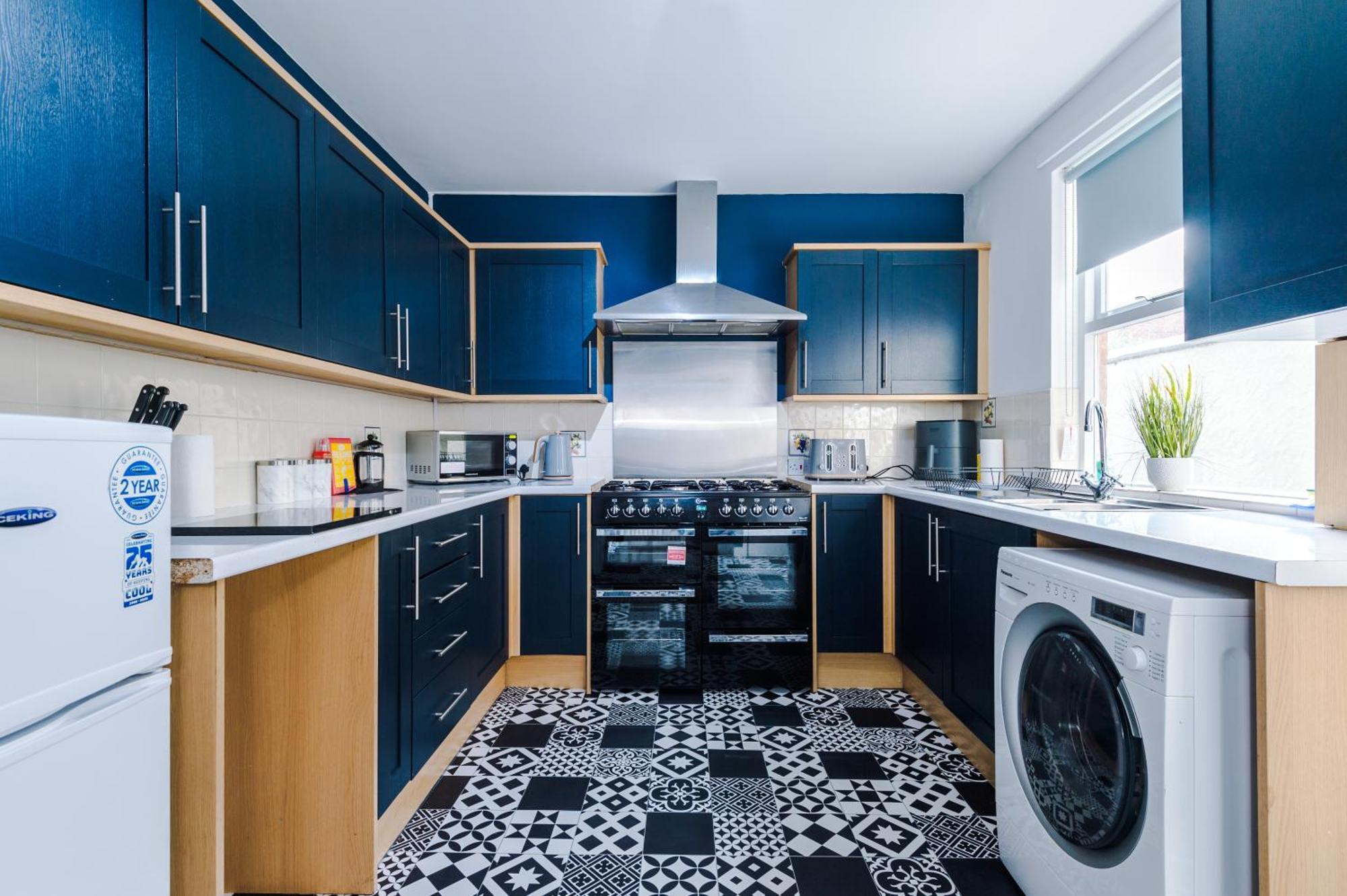 Large 7 Bedroom Town House In Chester City Centre Экстерьер фото
