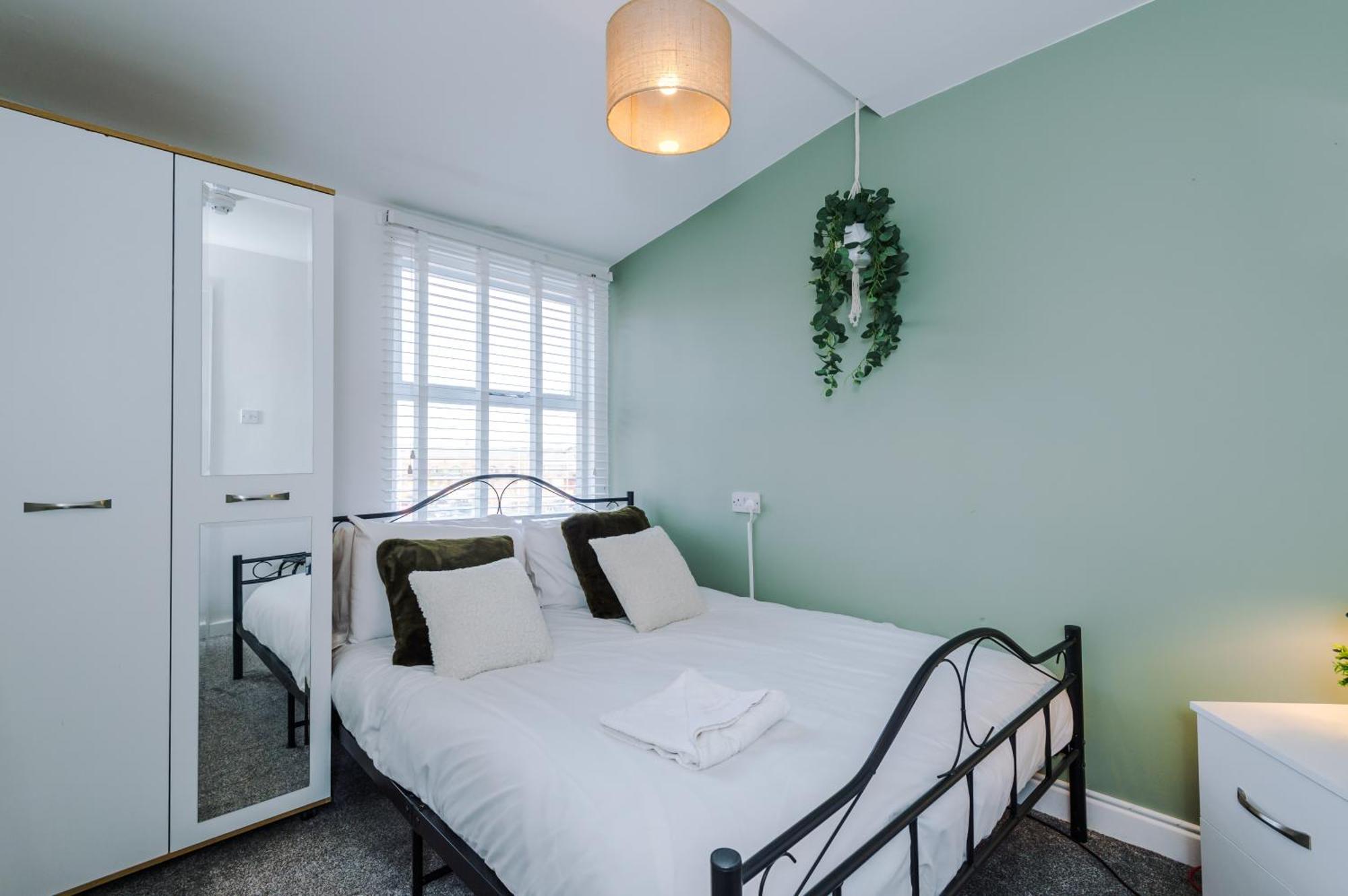 Large 7 Bedroom Town House In Chester City Centre Экстерьер фото