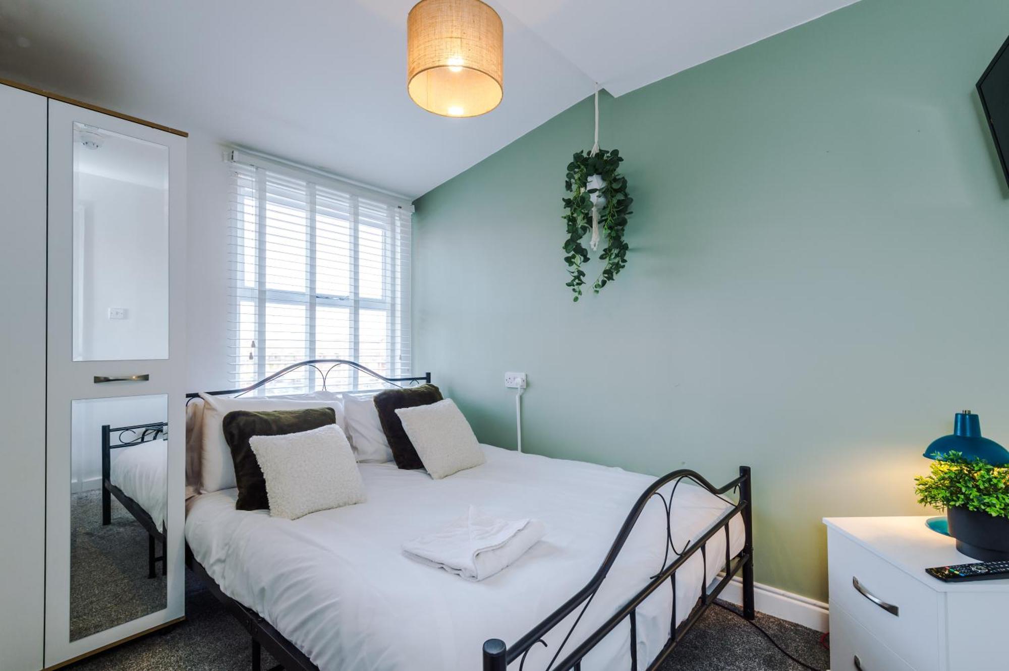 Large 7 Bedroom Town House In Chester City Centre Экстерьер фото