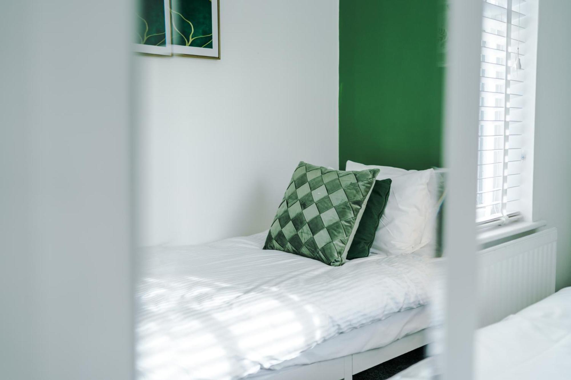 Large 7 Bedroom Town House In Chester City Centre Экстерьер фото